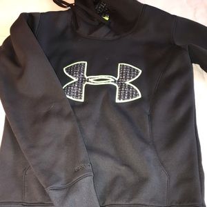 Black Under Armour sweatshirt
